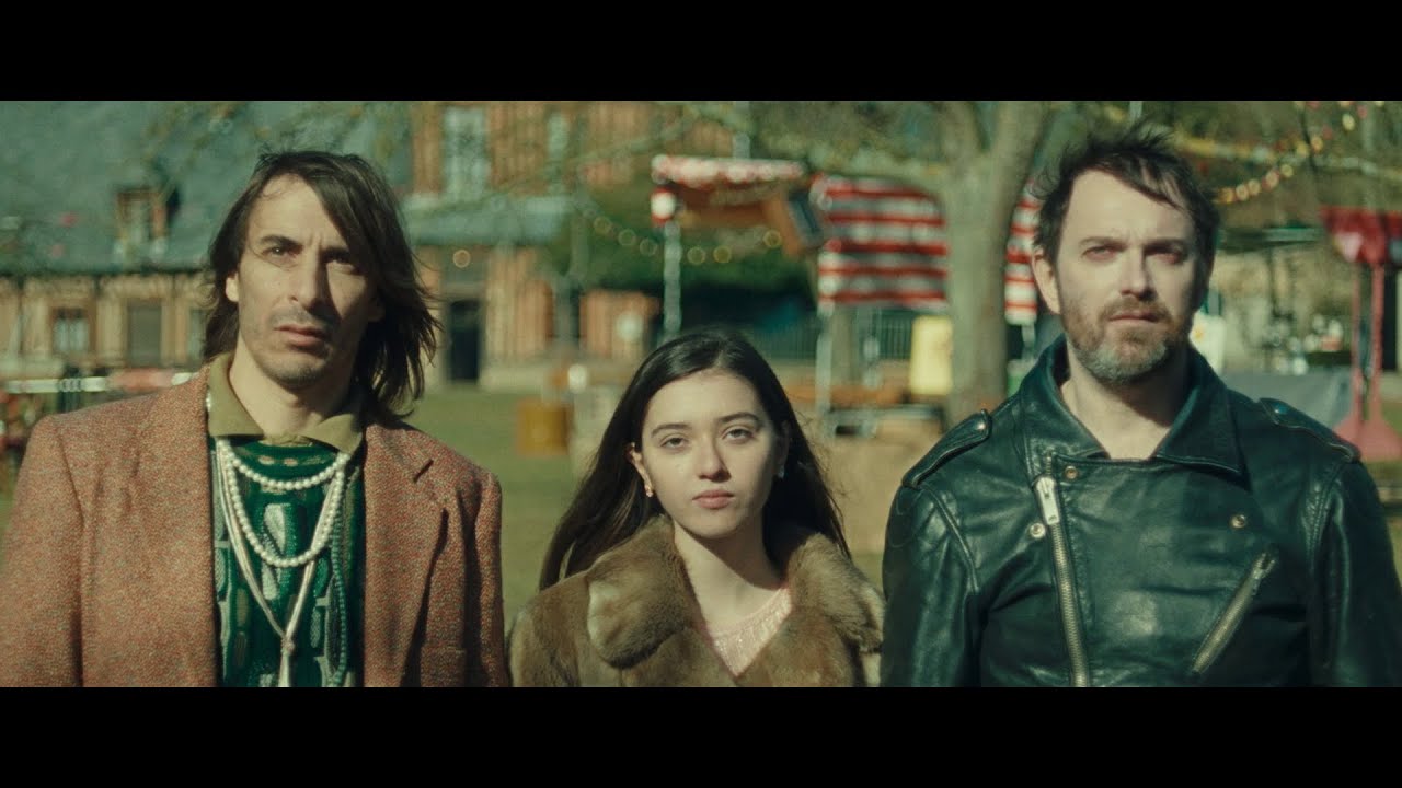 Miniature de la vidéo Bande annonce officielle de Tout fout le camp de Sébastien Betbeder du film Tout fout le camp