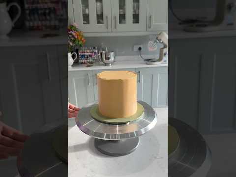 Expired cake😬🧡