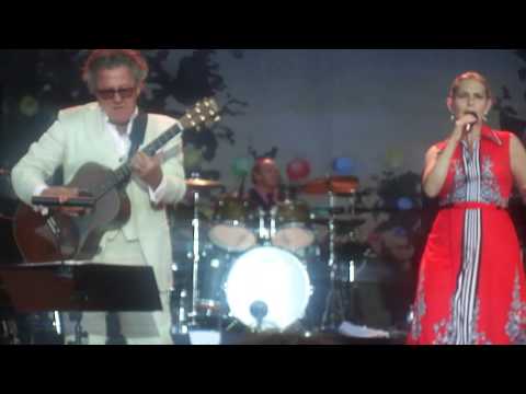 Benny Anderssons Orkester & Helen Sjöholm - Hem Till Mamma