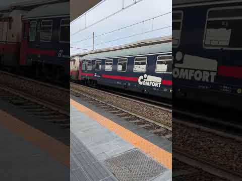 Icn per Reggio Calabria in arrivo e partenza da Torino Lingotto; dts E 402.116/ 151.