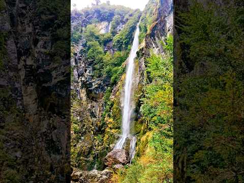 Cascada El Cóndor, comuna de Cisnes, Carretera Austral, Región de Aysén.