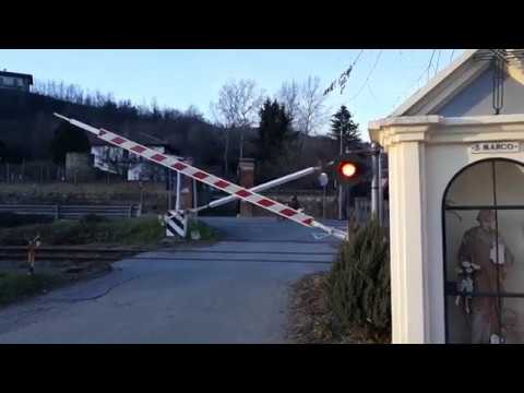 Passaggio a livello Canelli (AT) via Alba - Level crossing Canelli