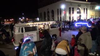 preview picture of video 'Suz' Magic Bus Bartlesville, OK Christmas Parade 2014 1973 VW Westfalia'