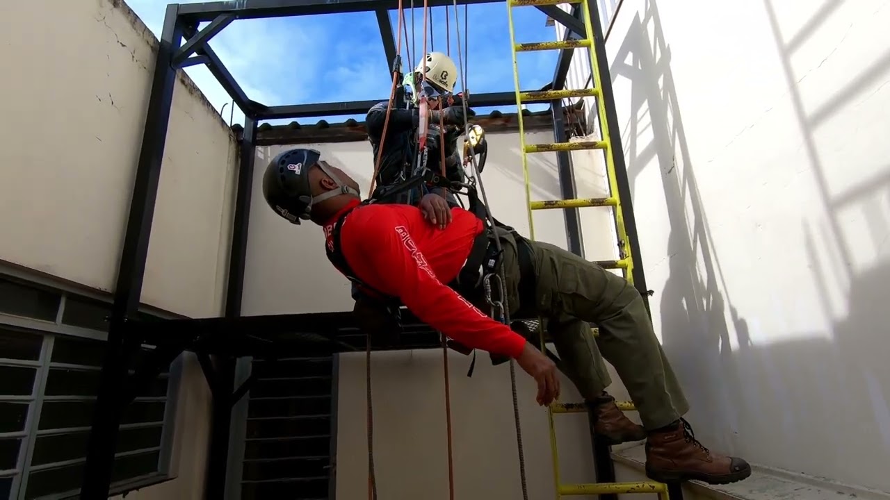 RESGATE SIMPLES VÌTIMA EM DESCENSOR