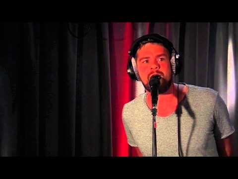 Tom De Man - It's Over Now (live bij Q)