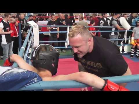 2013-05-18 DM des WFMC Niklas Baumann Sieg im Finale KB-Lowkick -12J -45Kg - Sugambrer Fightclub