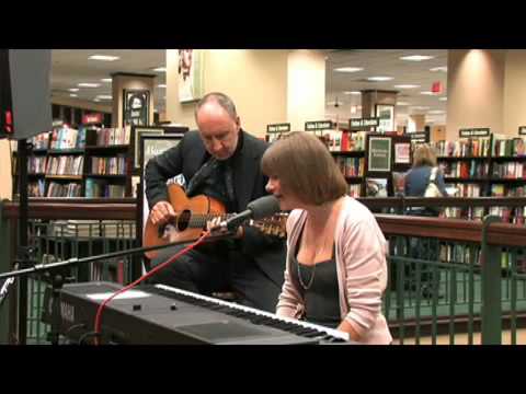 Rachel Fuller and Pete Townshend Barnes and Noble Chicago 9-25-2006