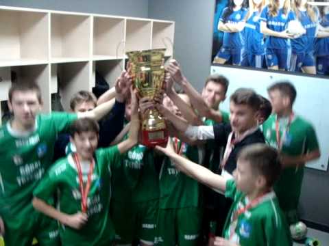 Góral U-14 Tryńcza - radość w szatni po zdobyciu wicemistrzostwa Polski w futsalu do lat 14