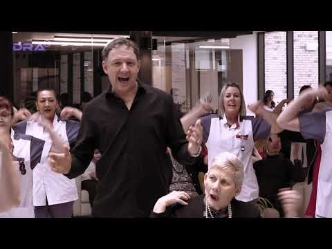 Flashmob voor promotie van de dag van 'Woonzorg' met Peter Delclef!