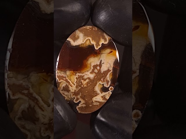 حجر عقيق خرائطي احمر طبيعي