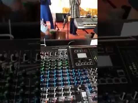 New Pratiwi live panggungan...