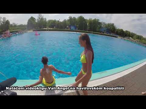 Havířov: Natáčení videoklipu Vali Angel na koupališti