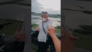 Download lagu Menimisu bareng ayang Versi anak Motor 😂 #shorts mp3