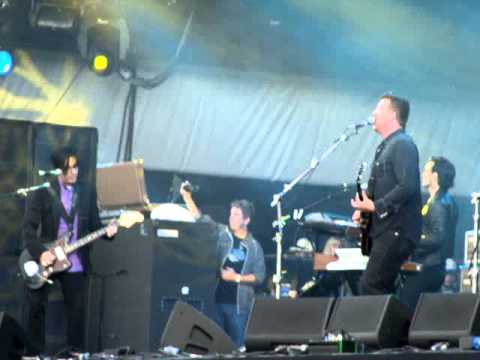 QUEENS OF THE STONE AGE - tangled up in plaid - @ WERCHTER 2011