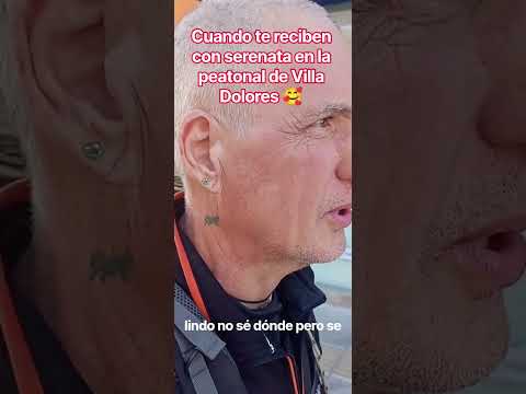 Serenata en la automobile peatonal Villa Dolores