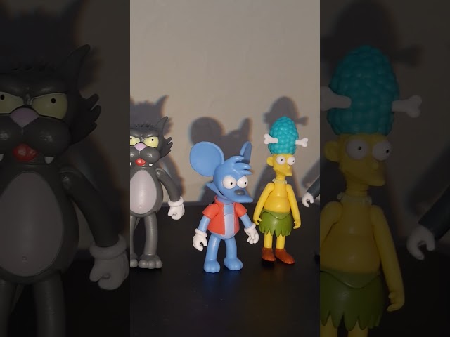 Vídeo relacionado con Pack múltiple de Figuras de acción de Los Simpson, Escala de 6,35 cm, de JAKKS Pacific. Incluye a Krusty, Mojo, Itchy, Scratchy y Sideshow Mel, Junto con el Coche de Payasos de Krusty.