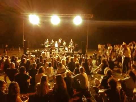 Sinfonico Honolulu (ukulele orchestra) in Someday - The Strokes