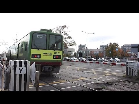 Level Crossing at Merrion Gates, Dublin - IE 8520 Class Dart number 8621
