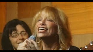Carly Simon &quot;You Belong To Me&quot; Regis &amp; Kelly - May 6, 2004