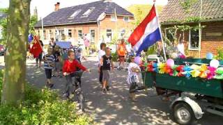 preview picture of video 'Optocht kinderspeelweek Usquert 2009, door Jan Werkman.'