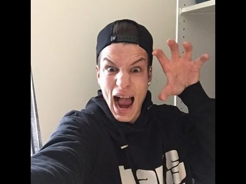 Grannen Alex bryter ihop