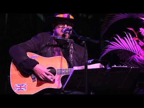 The Hawaiian Legends: Ledward Kaapana, Dennis Kamakahi & Nathan Aweau -  No Ke Ano Ahiahi