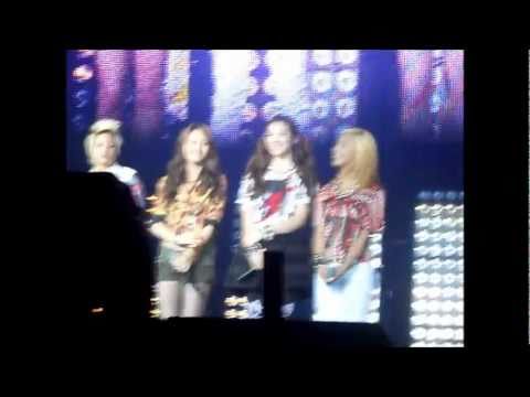 [FANCAM] 110610 F(x) & SHINee at SM Town Live in Paris