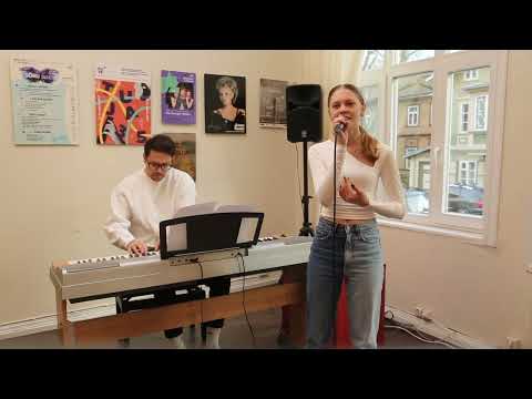 Pille Riin – Must lind