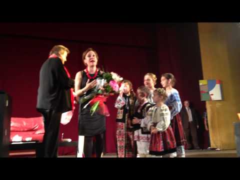 Medeea Marinescu ,sarbatorita la Bacau de Maria Salaru si "bobocei"