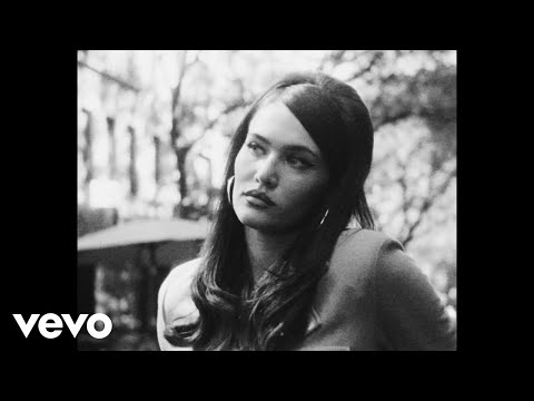 SIENNA SPIRO - Die On This Hill