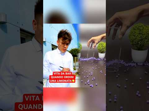 VITA DA BAR 🥂   Quando Ordini UNA LIMONATA 🍋 - iPantellas & Roberta Nicosia