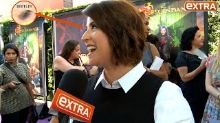 Watch a Beetle Attack 'Descendants' Actress Melanie Paxson on the Red Carpet