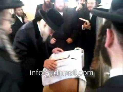 Verdan Rebbe Visits Mekomos Hakedoshim Adar II 5771