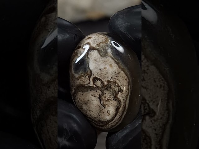 حجر عقيق بافوري مصور طبيعي