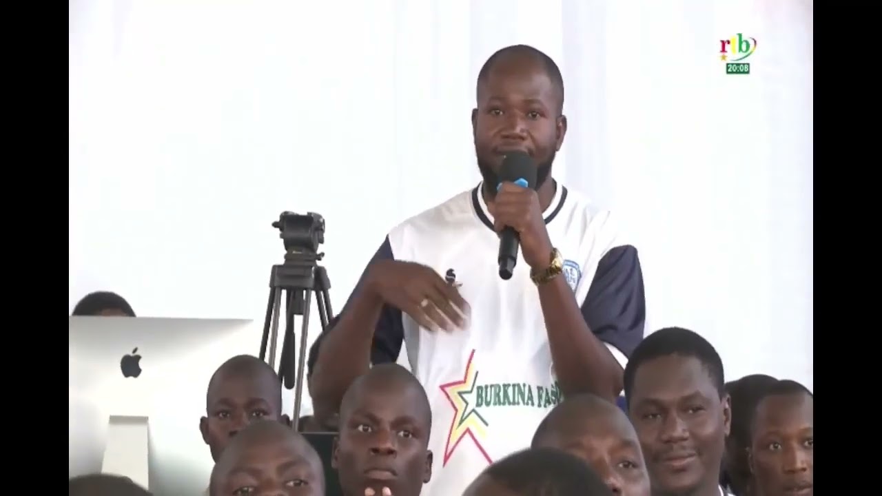 Expositions gouvernementales : le ministre en charges des Serviteurs du Peuple face aux citoyens
