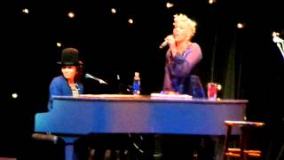 Power Of Pink 2014 - P!NK &amp; FRIENDS - What&#39;s Up feat Linda Perry 10/23/14