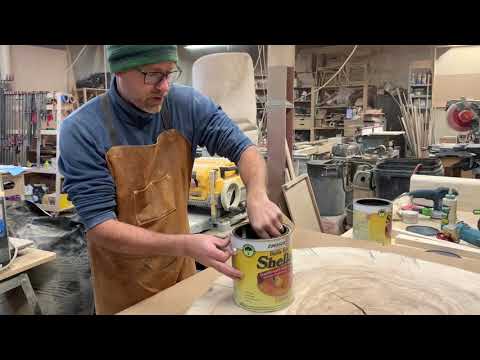 So tragen Sie Schellack auf