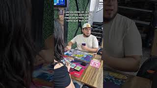CUANDO ABREN SOBRES POKÉMON AL LADO TUYO 🤣 #pokemon #pokemontcg #humor