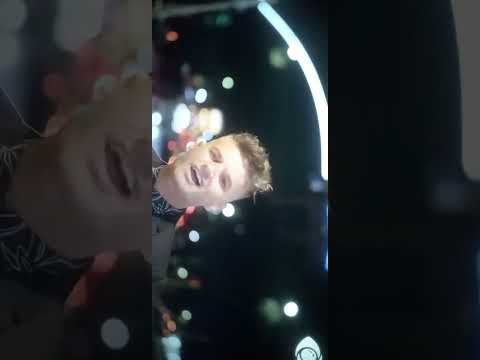 nis finalja e madhe konkurentët kendojne nje kenge