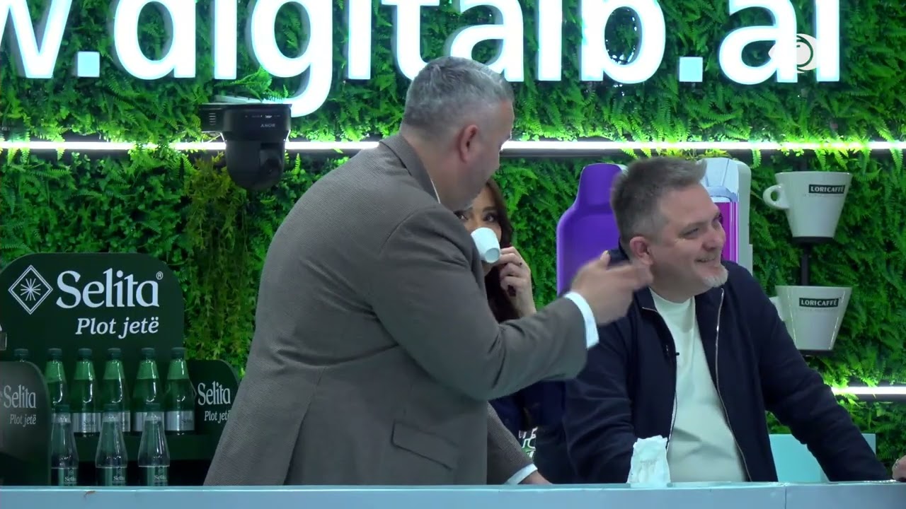 Çfarë të emocionon?/ Ja si iu përgjigj Rogerti pyetjes së Rozana Radit