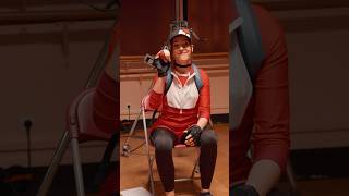 Vous préférez quel costume ? (le mien pèse une tonne) thumbnail