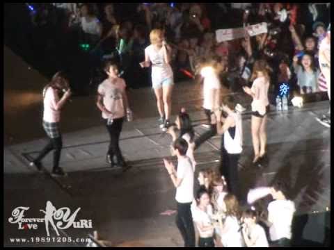 [Fancam] 100911 Yuri SNSD  - Ending @ SM TOWN 2010 Shanghai