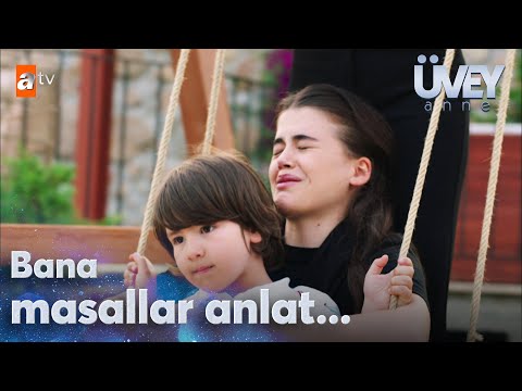 Kızlar kardeşlerini mutlu etmek için ağlayarak şarkı söylediler... - Üvey Anne 1. Bölüm