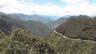 preview picture of video 'Mountain Biking down The Death Road - Bolivia'