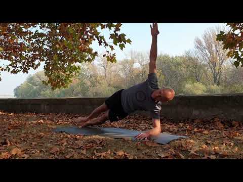 Gerincközpontú jóga Szűts Marcival // 30 perc, középhaladó szint