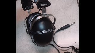 Video thumbnail for Pioneer SE-305 Stereo Head phones Audiophile Headphones by Tim Kora
