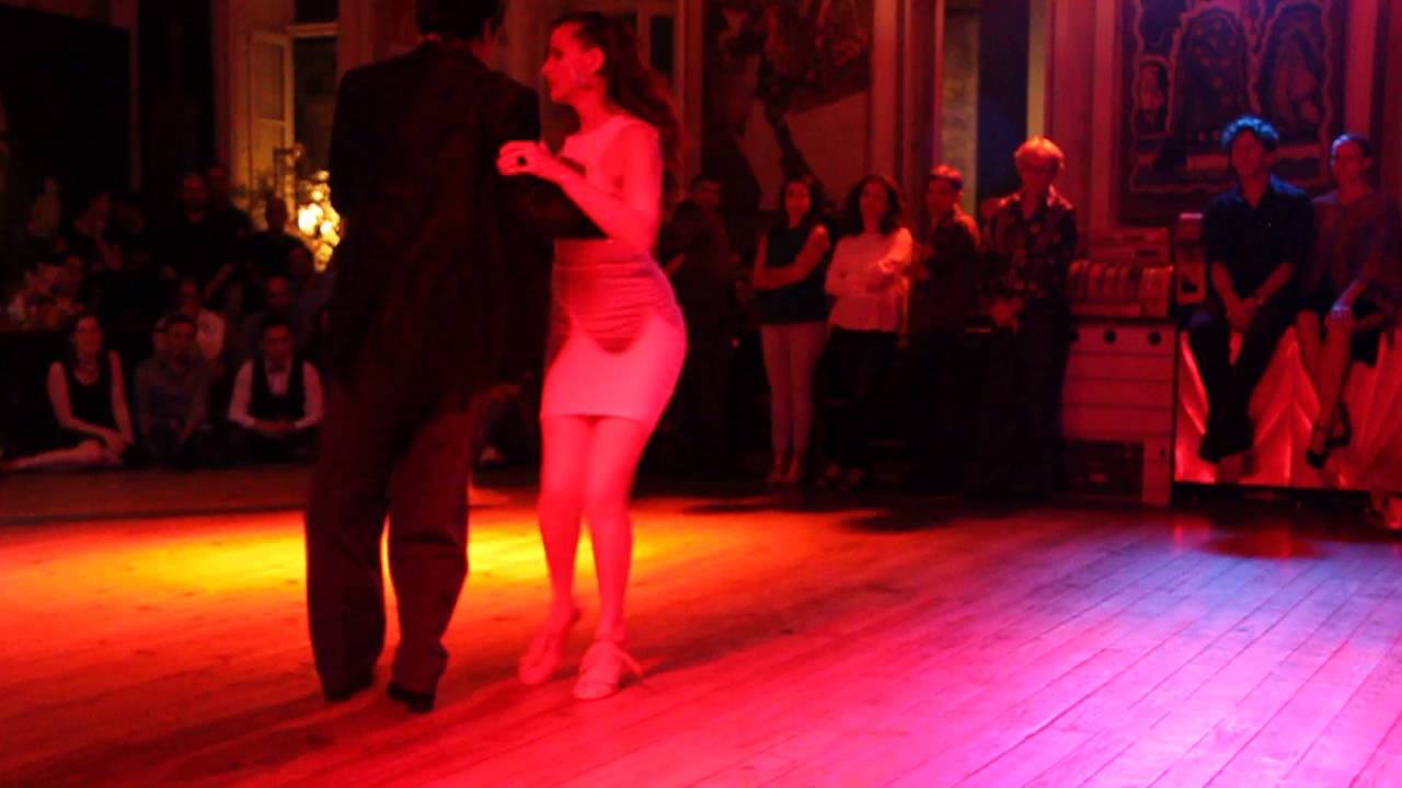 LEONARDO MOSQUEDA E CARINA LUCCA NA MILONGA SUPERESPECIAL