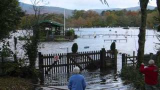 preview picture of video 'Keswick Camping & Caravan Site floods 2008'