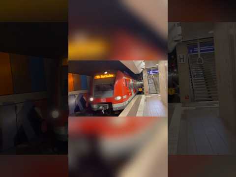 S3 nach Bad Soden fährt in den Lokalbahnhof ein
