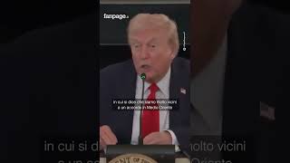 Trump riceve un biglietto dal Segretario di Stato: il momento in cui annuncia la